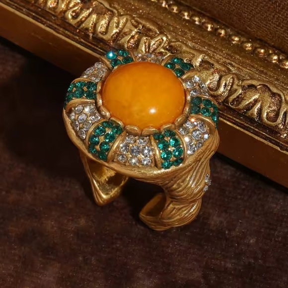 Collector’s Cabochon Ring Bold Amber Center Emerald & Diamond Timeless Elegance - Picture 5 of 10